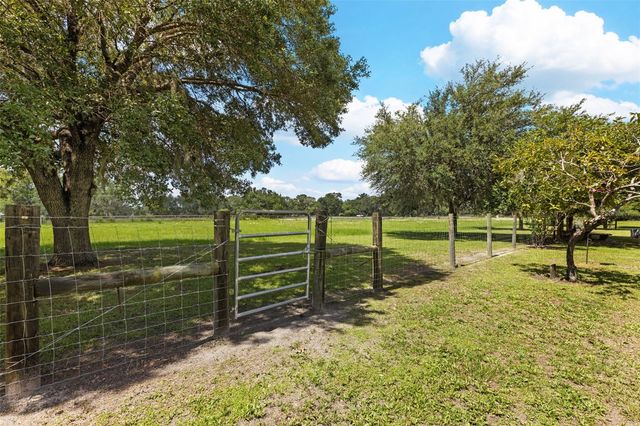 9897 NW 160 AVENUE, Morriston, FL 32668
