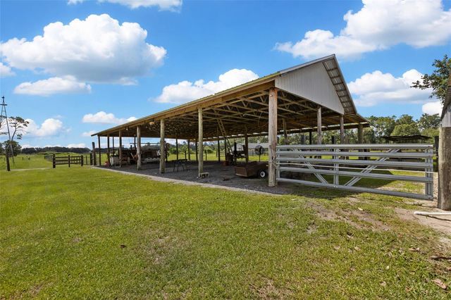 9897 NW 160 AVENUE, Morriston, FL 32668
