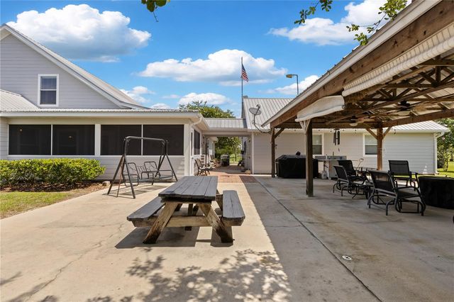 9897 NW 160 AVENUE, Morriston, FL 32668