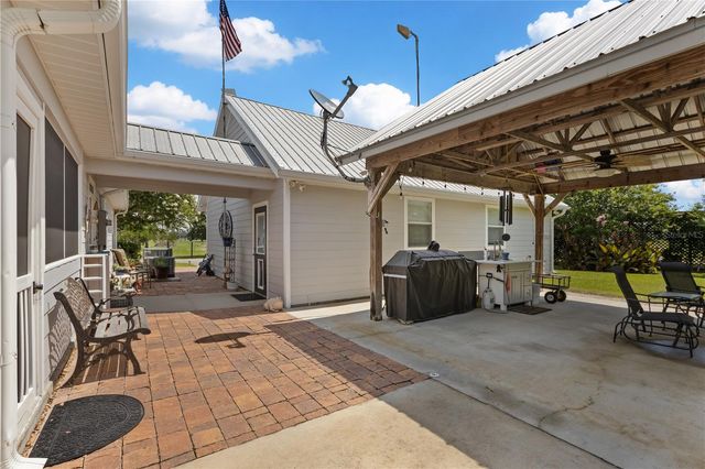 9897 NW 160 AVENUE, Morriston, FL 32668