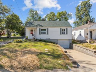 10438 Canter Way, St Louis, MO 63114