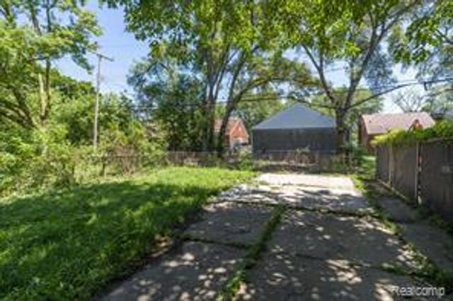 17834 Bradford Avenue, Detroit, MI 48205