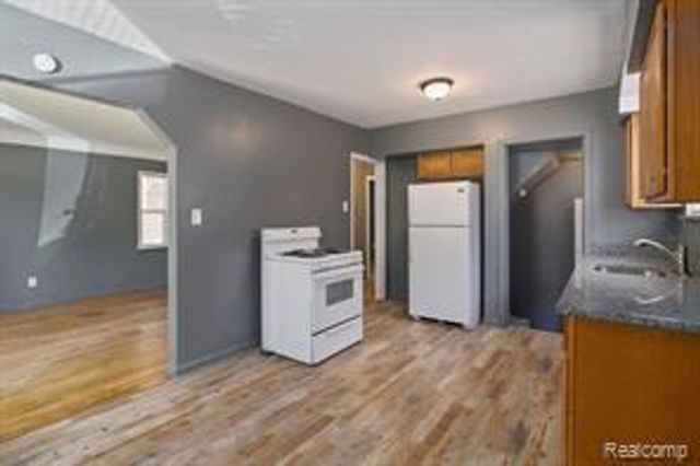 17834 Bradford Avenue, Detroit, MI 48205