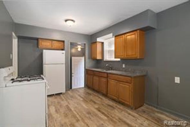 17834 Bradford Avenue, Detroit, MI 48205