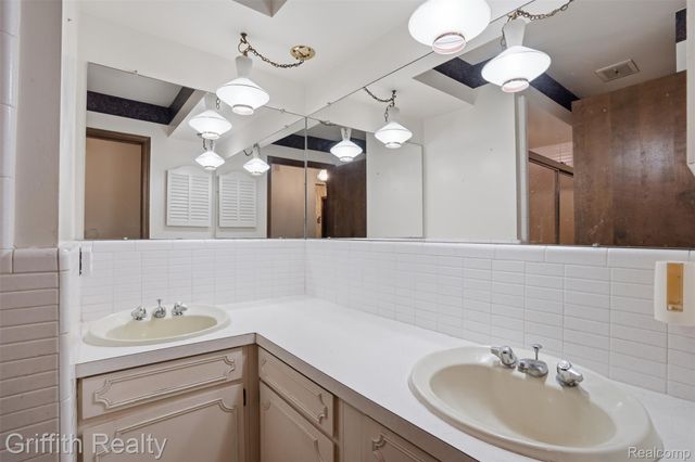 10646 Kenicott Trail, Brighton Township, MI 48114