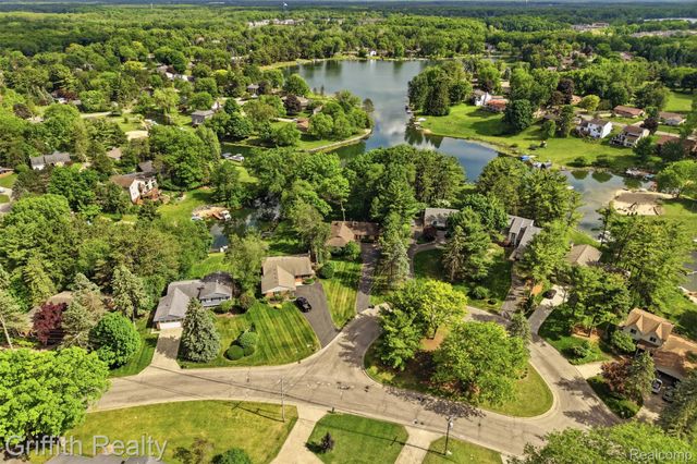 10646 Kenicott Trail, Brighton Township, MI 48114