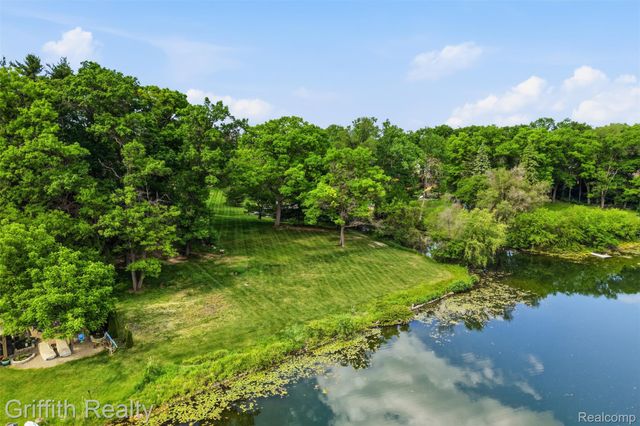 10646 Kenicott Trail, Brighton Township, MI 48114