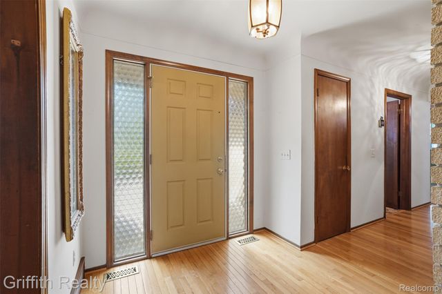 10646 Kenicott Trail, Brighton Township, MI 48114