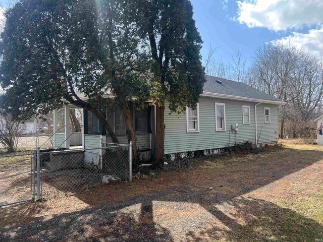 1711 S Burlington Drive, Muncie, IN 47302