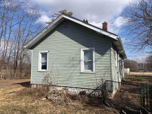 1711 S Burlington Drive, Muncie, IN 47302