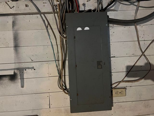 1711 S Burlington Drive, Muncie, IN 47302