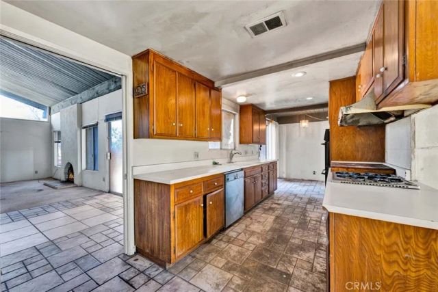 19322 Saylor Terrace, North Tustin, CA 92705