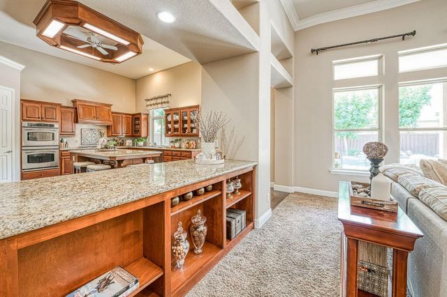 526 W Powers, Clovis, CA 93619