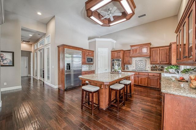 526 W Powers, Clovis, CA 93619