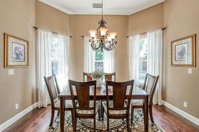 526 W Powers, Clovis, CA 93619