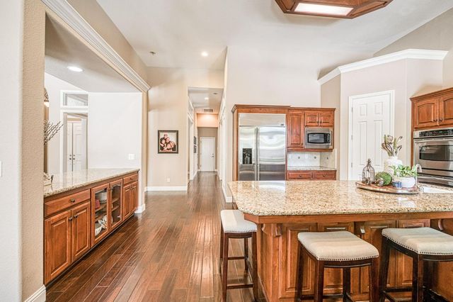 526 W Powers, Clovis, CA 93619