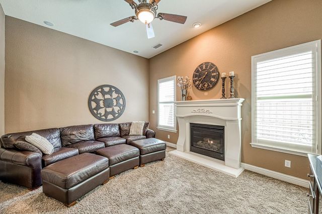 526 W Powers, Clovis, CA 93619