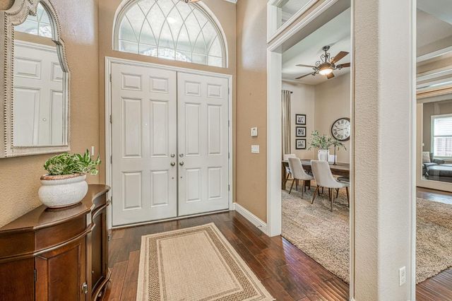 526 W Powers, Clovis, CA 93619