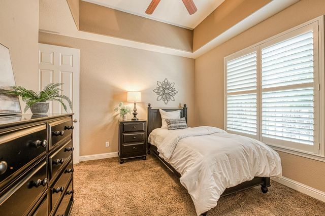 526 W Powers, Clovis, CA 93619
