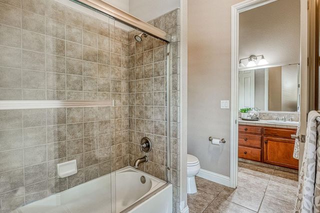 526 W Powers, Clovis, CA 93619