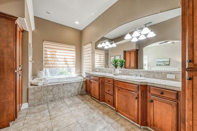 526 W Powers, Clovis, CA 93619
