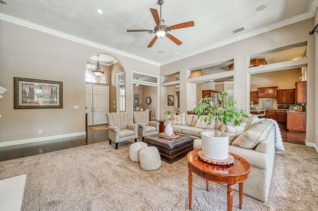 526 W Powers, Clovis, CA 93619