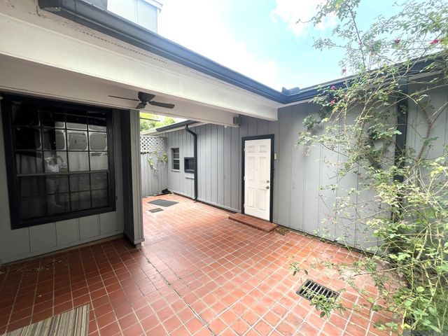 220 Mcgehee Dr, Baton Rouge, LA 70815