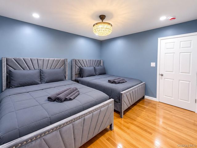 9144 193rd Street, Hollis, NY 11423