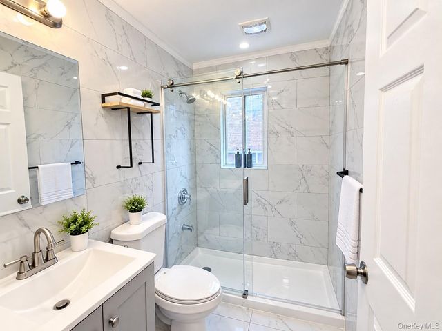 9144 193rd Street, Hollis, NY 11423