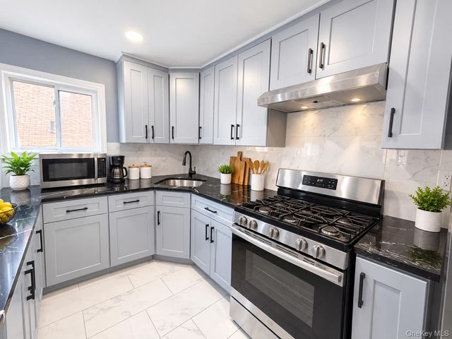 9144 193rd Street, Hollis, NY 11423