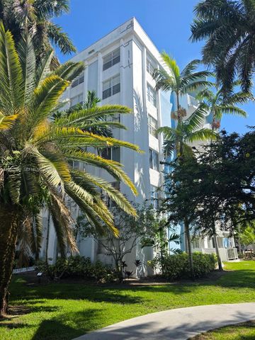 496 NW 165th St Rd D-210, Miami, FL 33169