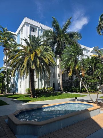 496 NW 165th St Rd D-210, Miami, FL 33169
