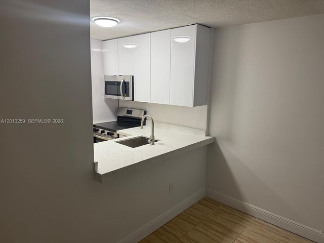 496 NW 165th St Rd D-210, Miami, FL 33169