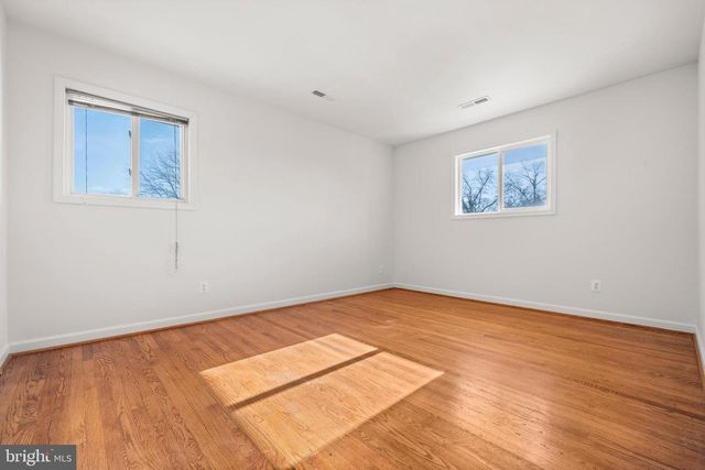 8100 OXON HILL RD, Fort Washington, MD 20744