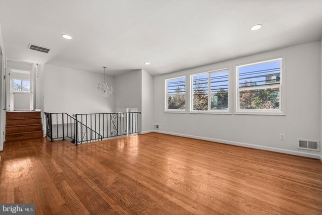 8100 OXON HILL RD, Fort Washington, MD 20744