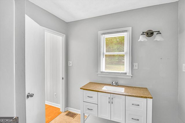 6174 Lower Dixie Lake Road, Union City, GA 30291