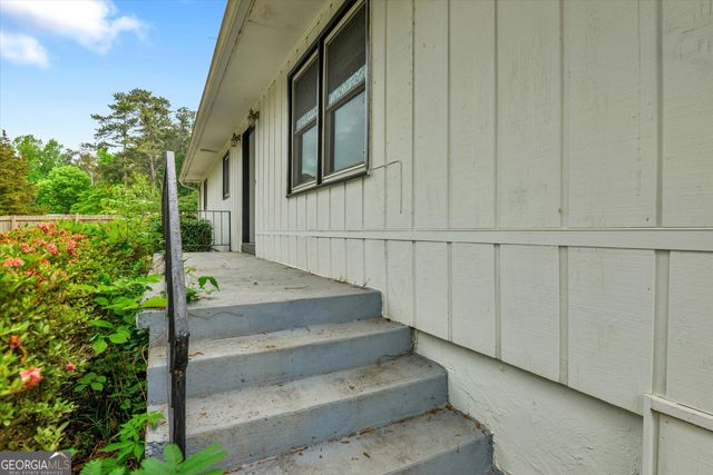 6174 Lower Dixie Lake Road, Union City, GA 30291