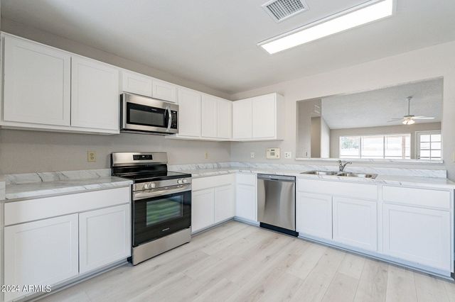 11926 N 78TH Drive, Peoria, AZ 85345