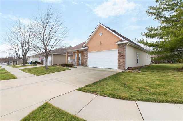4756 SW Leafwing Drive, Lee's Summit, MO 64082