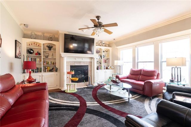 4756 SW Leafwing Drive, Lee's Summit, MO 64082