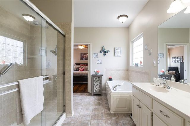 4756 SW Leafwing Drive, Lee's Summit, MO 64082