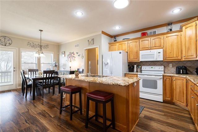 4756 SW Leafwing Drive, Lee's Summit, MO 64082