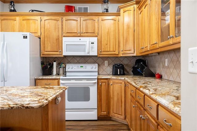 4756 SW Leafwing Drive, Lee's Summit, MO 64082