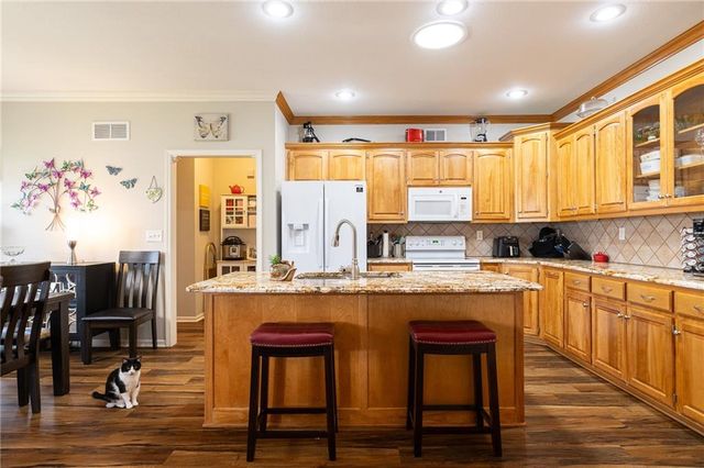 4756 SW Leafwing Drive, Lee's Summit, MO 64082