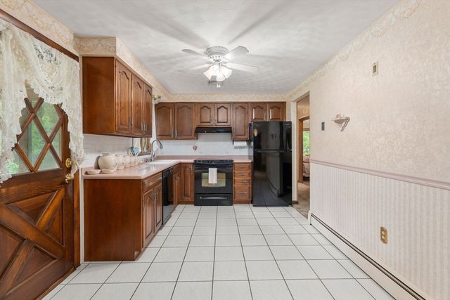 49 Lake St, Shrewsbury, MA 01545
