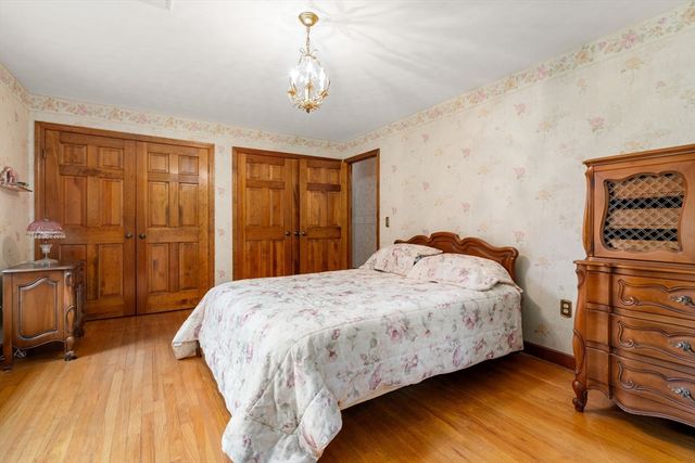 49 Lake St, Shrewsbury, MA 01545