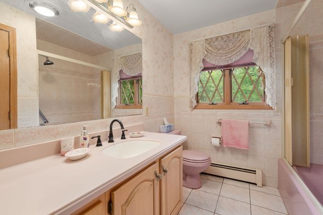 49 Lake St, Shrewsbury, MA 01545