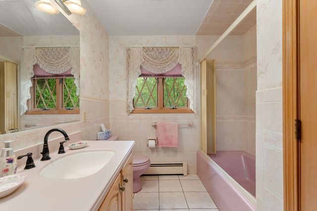 49 Lake St, Shrewsbury, MA 01545