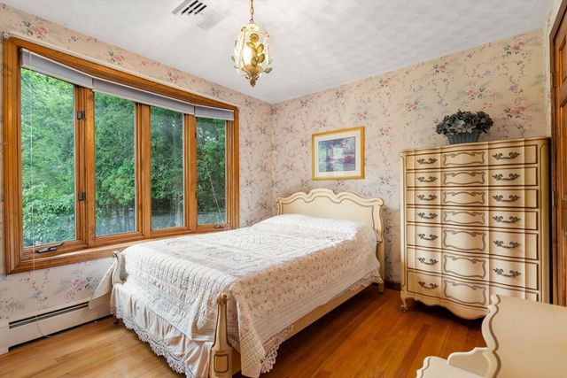 49 Lake St, Shrewsbury, MA 01545