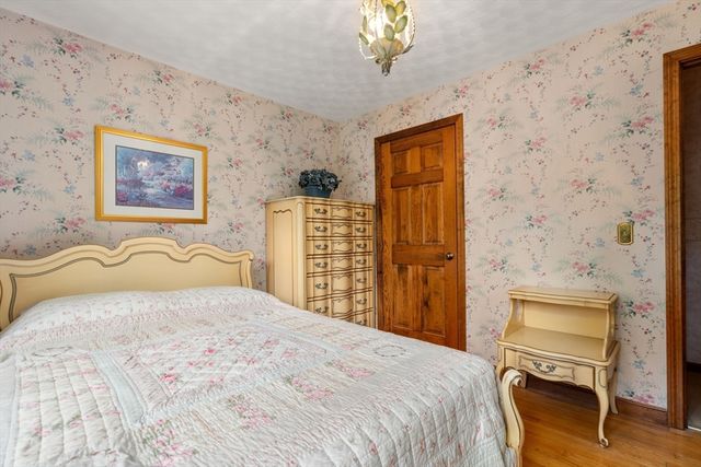 49 Lake St, Shrewsbury, MA 01545